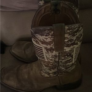 Men’s size 10.5 ariat boots